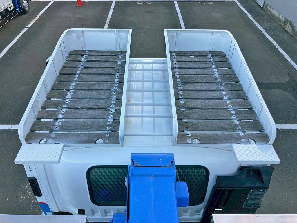 シートデッキの状態です。|いすゞ ギガ QPG-CYJ77Bの写真34