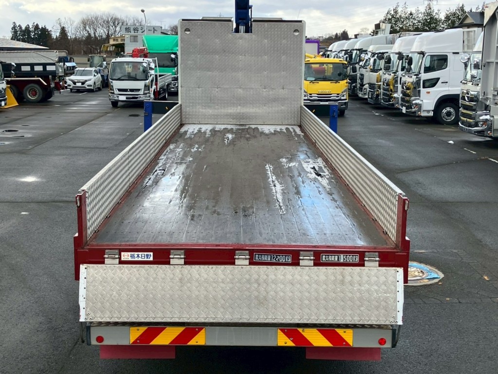 床は板張りです。|日野 プロフィア QPG-FR1EXEGの写真9