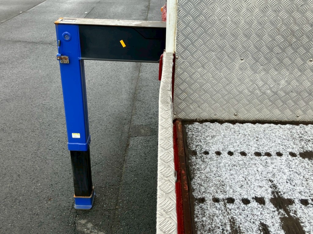 助手席側アオリに膨らみがあります。|日野 プロフィア QPG-FR1EXEGの写真14