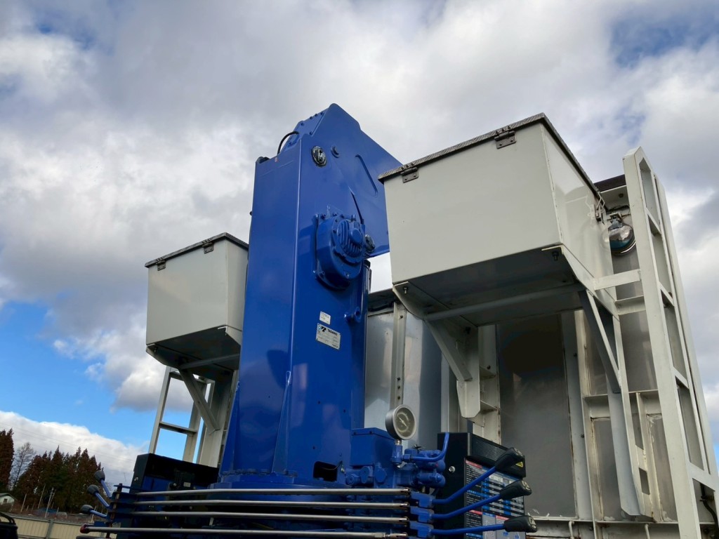 プロテクター前方左右に工具箱が付いています。|日野 プロフィア QPG-FR1EXEGの写真16