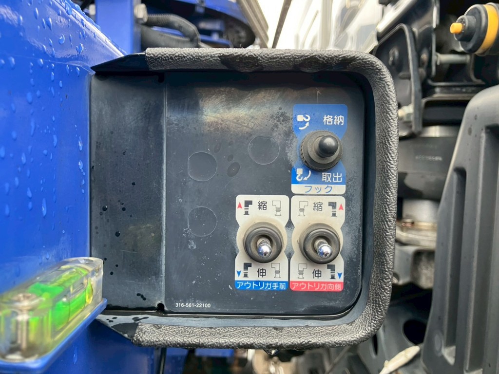 アウトリガ・フックインの操作スイッチです。|日野 プロフィア QPG-FR1EXEGの写真19