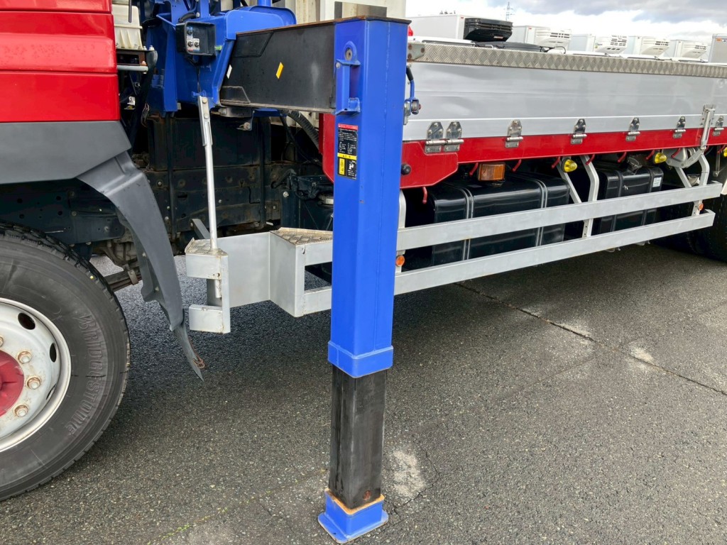 助手席側アウトリガにキズ・サビがあります。|日野 プロフィア QPG-FR1EXEGの写真22