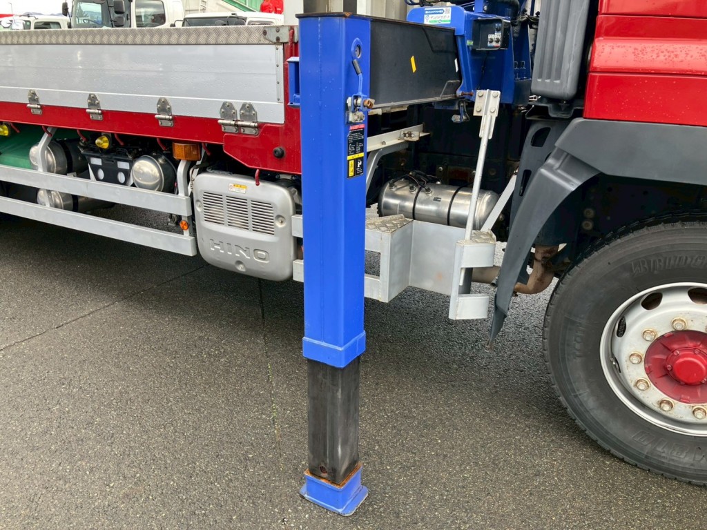 運転席側アウトリガにキズ・サビがあります。|日野 プロフィア QPG-FR1EXEGの写真23