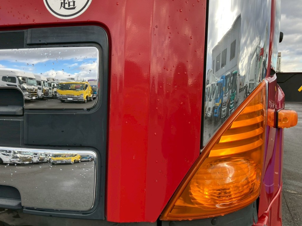 フロントパネルにキズ・ヘコミがあります。|日野 プロフィア QPG-FR1EXEGの写真26