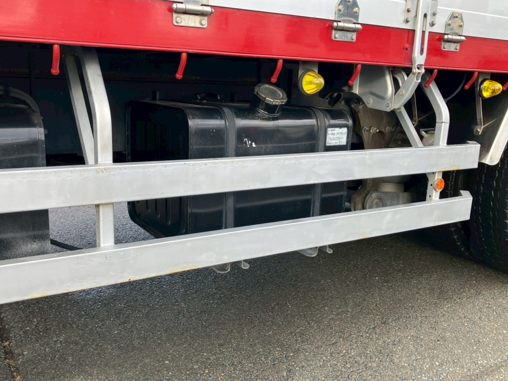 助手席側サイドバンパーにキズ・サビ・塗装跡があります。|日野 プロフィア QPG-FR1EXEGの写真31