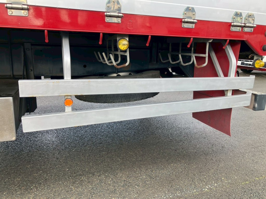 助手席側後方サイドバンパーにキズ・サビ・塗装跡があります。|日野 プロフィア QPG-FR1EXEGの写真32