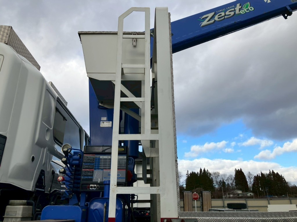 助手席側プロテクター側面にキズ・サビ・塗装跡があります。|日野 プロフィア QPG-FR1EXEGの写真33