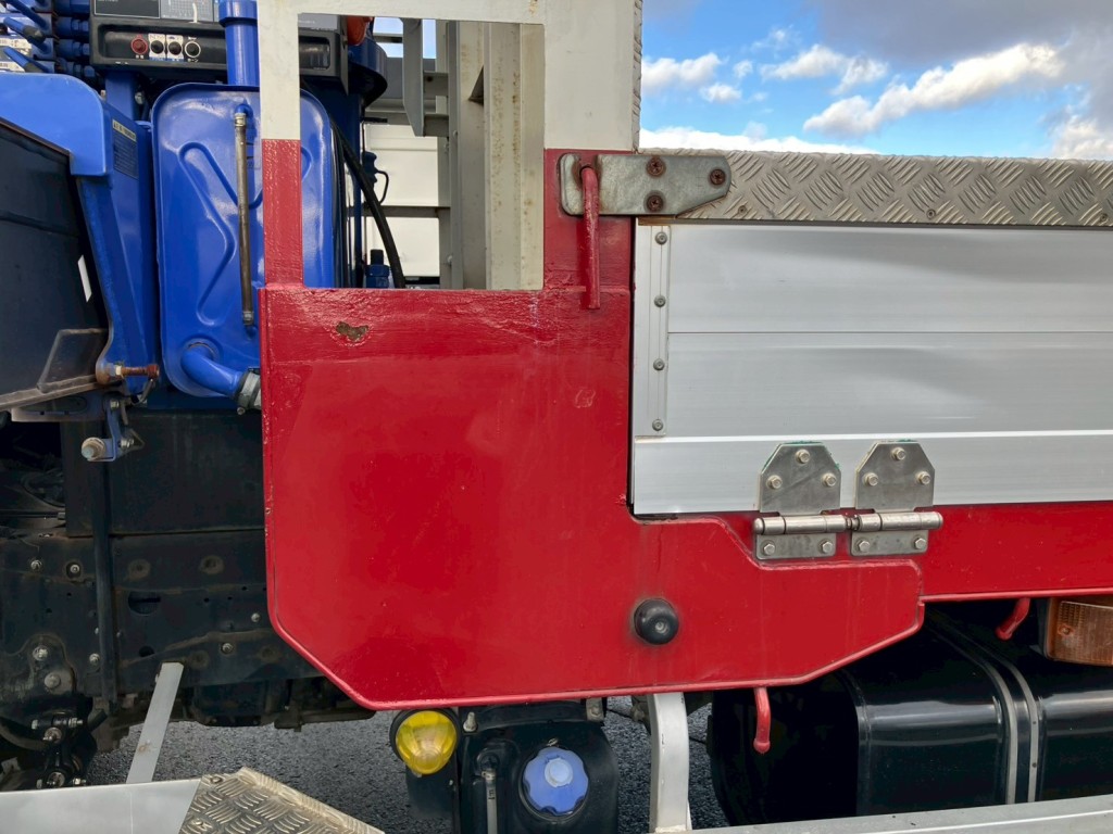 助手席側ボディーにキズ・サビ・塗装跡があります。|日野 プロフィア QPG-FR1EXEGの写真34