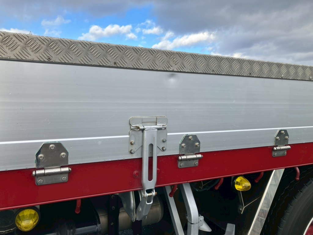 助手席側アオリにキズ・ヘコミがあります。|日野 プロフィア QPG-FR1EXEGの写真36