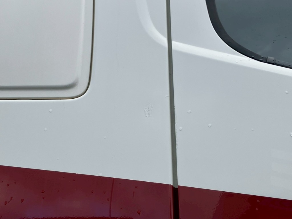 運転席側クォーターパネルにキズがあります。|日野 プロフィア QPG-FR1EXEGの写真41