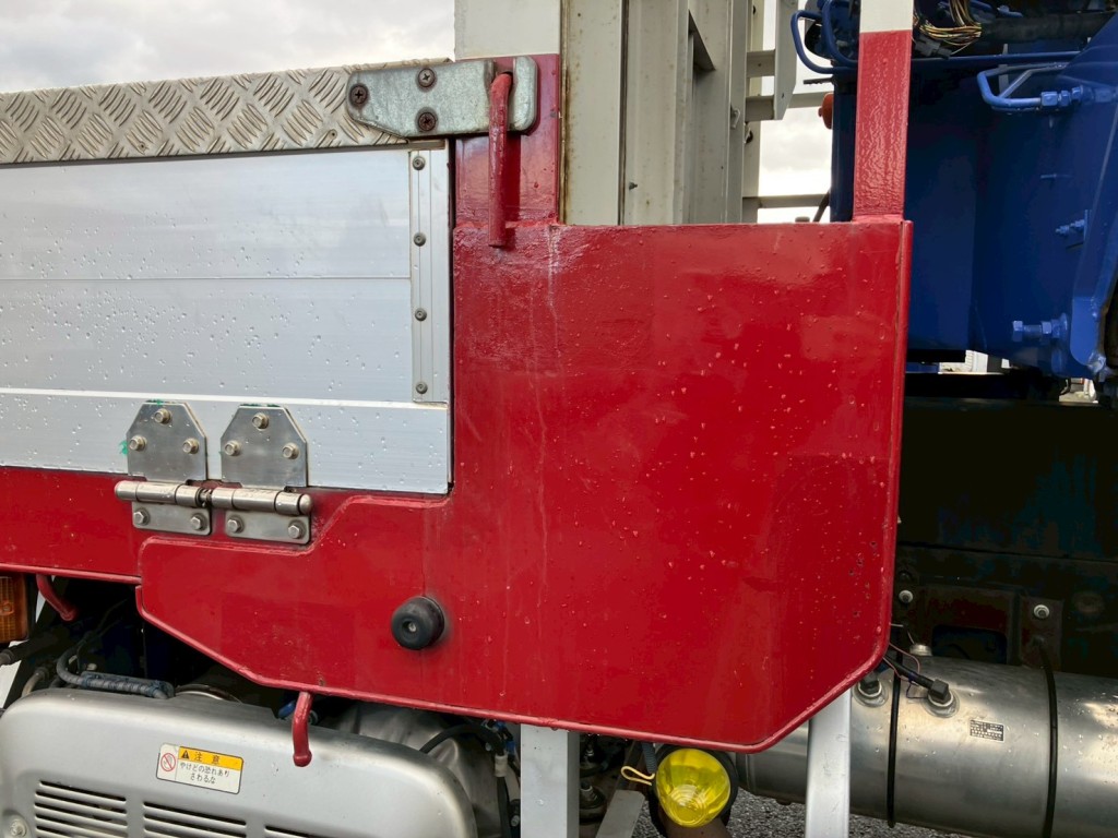 運転席側ボディーにキズ・サビ・塗装跡があります。|日野 プロフィア QPG-FR1EXEGの写真45