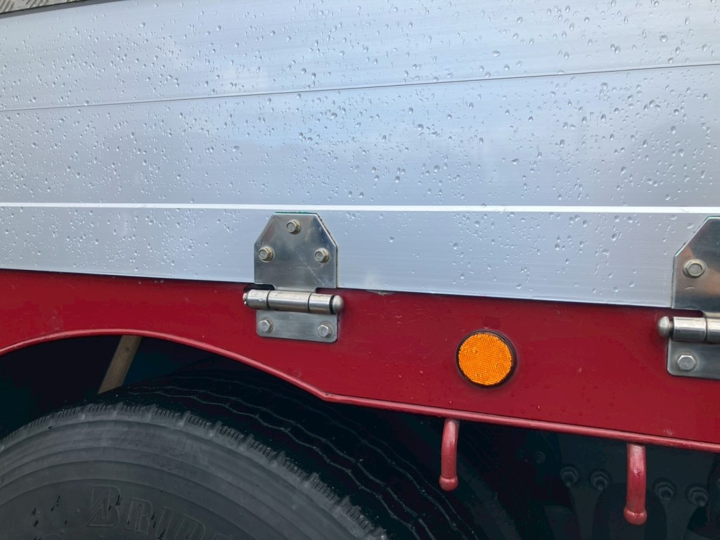 運転席側アオリにヘコミがあります。|日野 プロフィア QPG-FR1EXEGの写真46