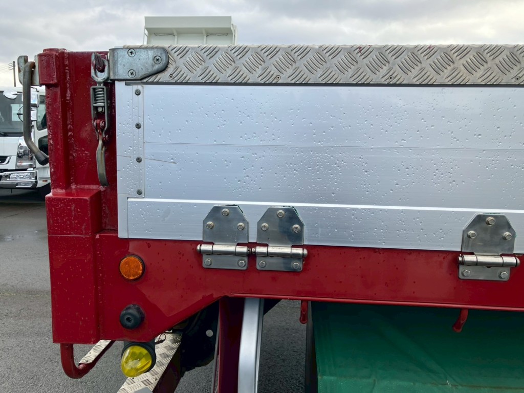 運転席側アオリにキズ・ヘコミがあります。|日野 プロフィア QPG-FR1EXEGの写真47