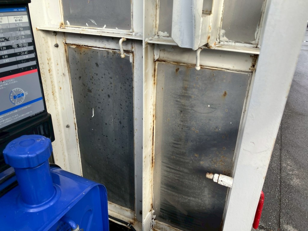 プロテクター前方骨組みにキズ・サビ・塗装跡があります。|日野 プロフィア QPG-FR1EXEGの写真50