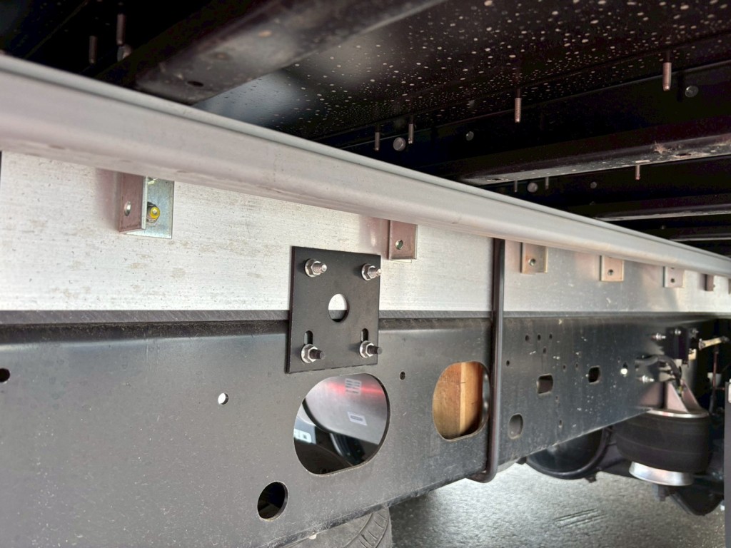 シャーシとネタの状態です。|いすゞ フォワード 2RG-FRR90T2(2WD)の写真7