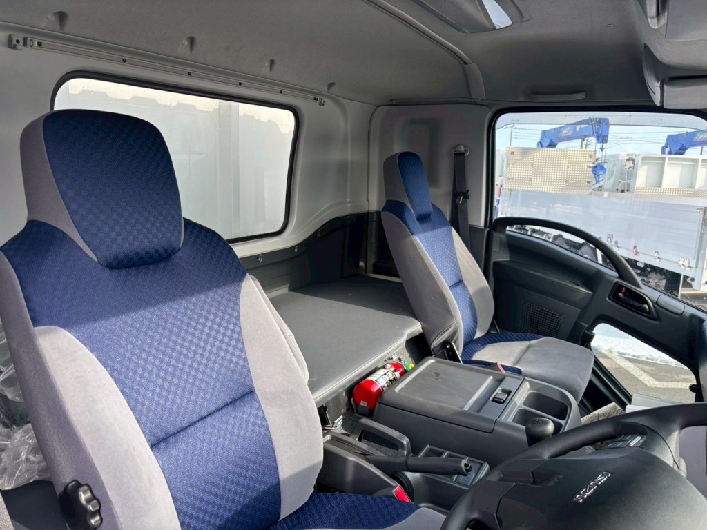 いすゞ フォワード 2RG-FRR90T2(2WD)の写真8