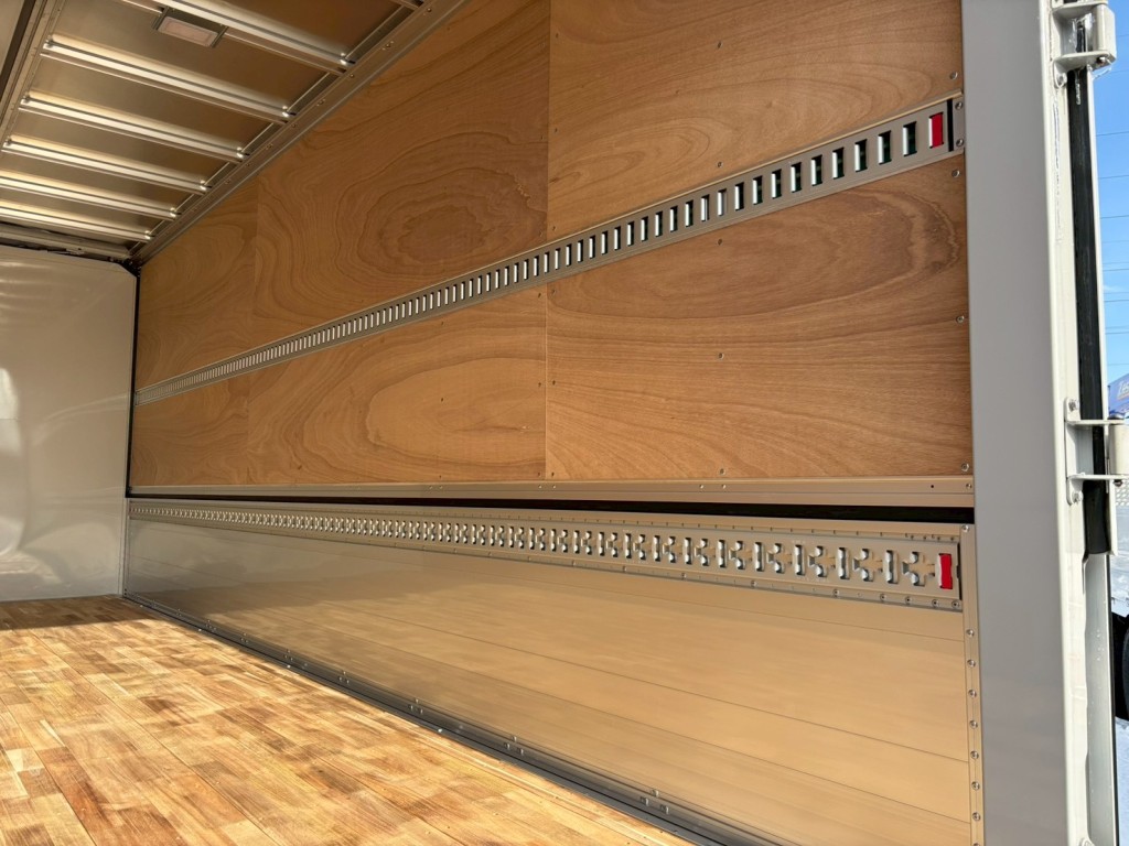 いすゞ フォワード 2RG-FRR90T2(2WD)の写真13