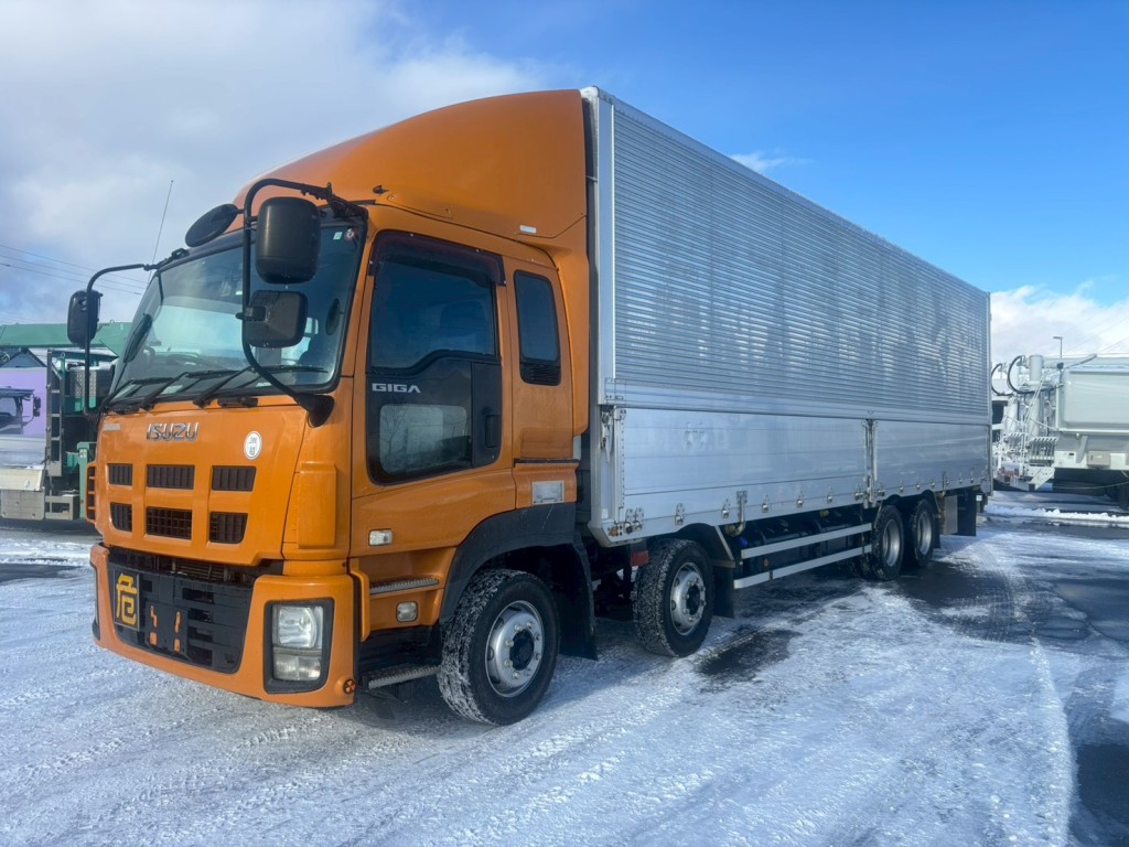 いすゞ ギガ LKG-CYJ77Aの写真1
