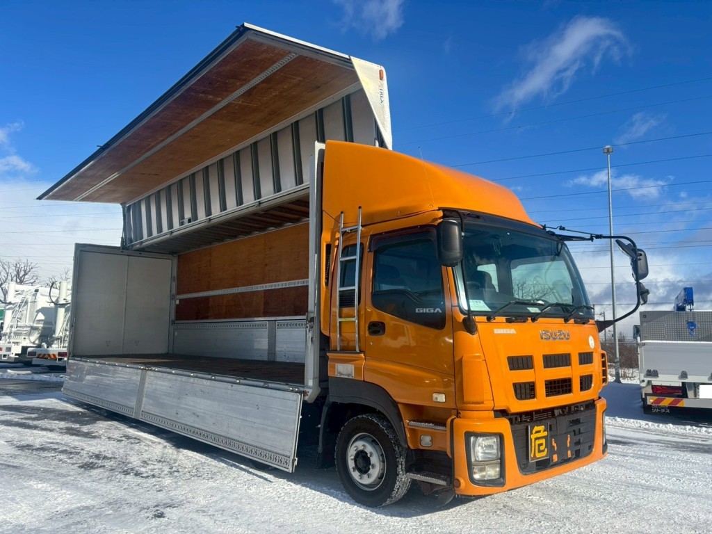 いすゞ ギガ LKG-CYJ77Aの写真2