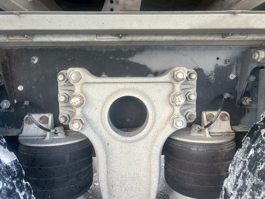 エアサスです。|いすゞ ギガ LKG-CYJ77Aの写真5