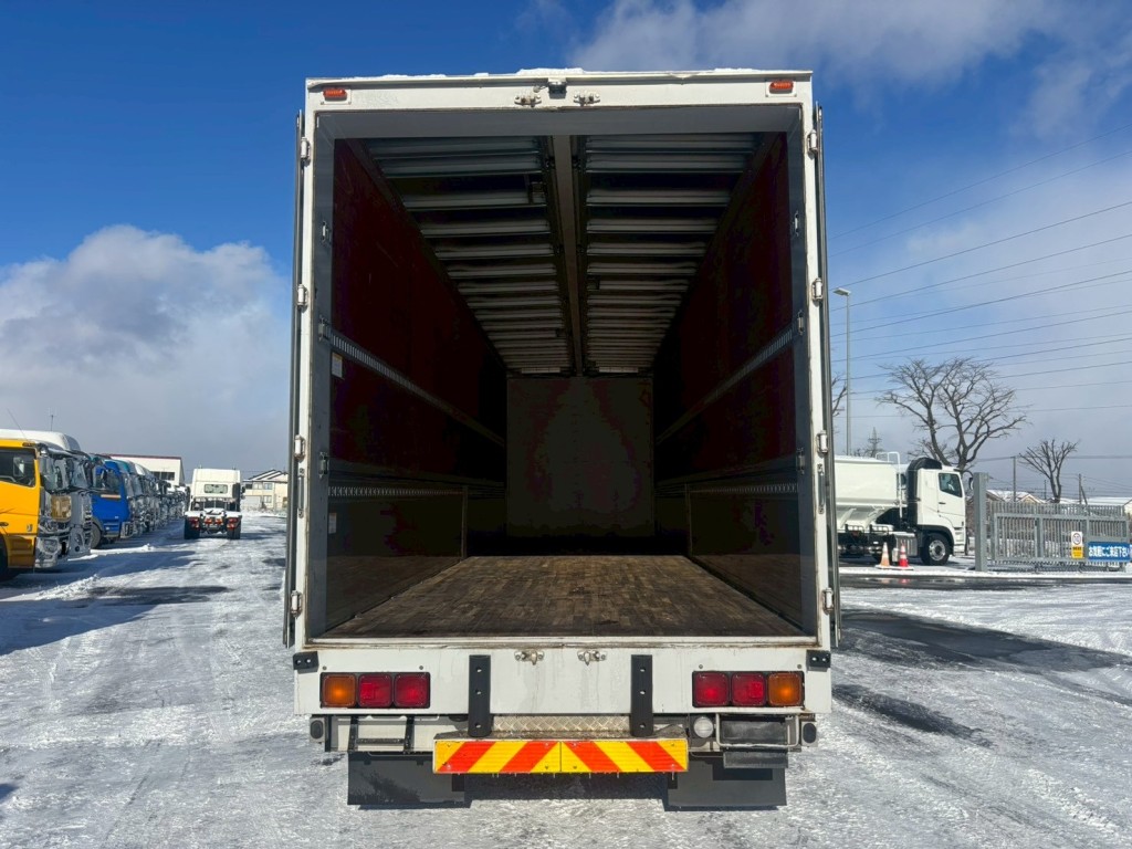 いすゞ ギガ LKG-CYJ77Aの写真11