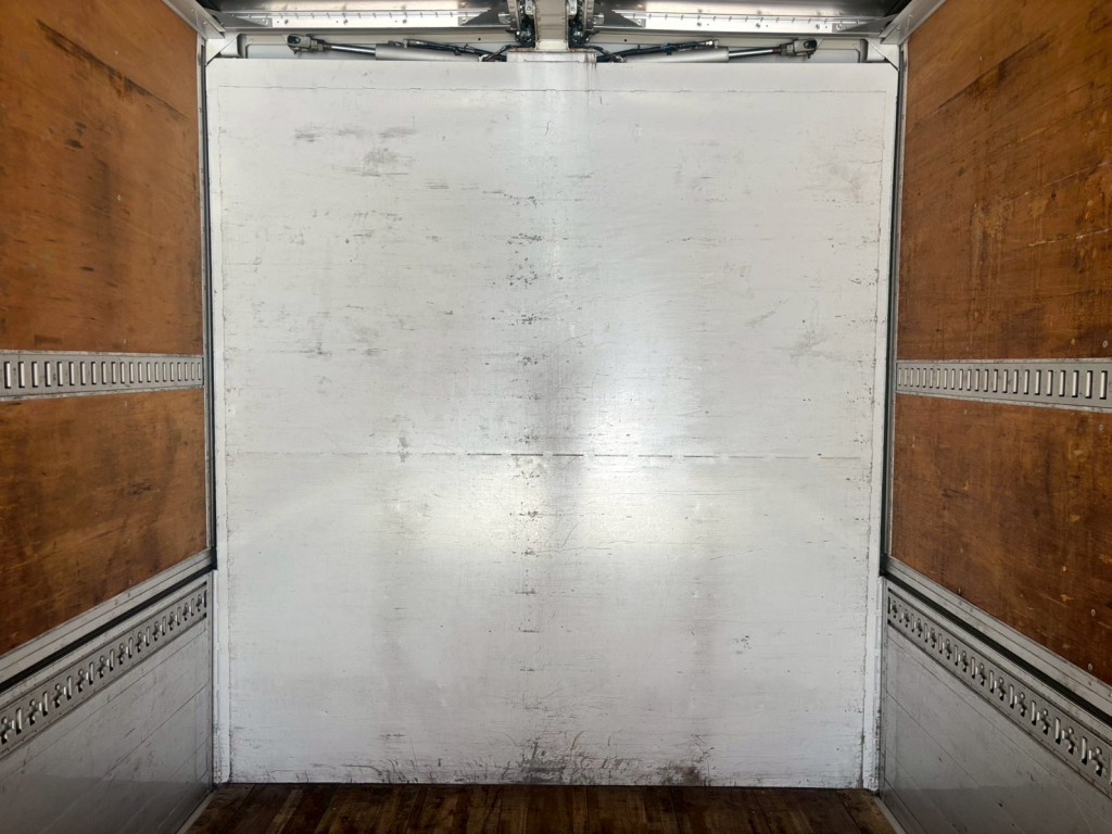 いすゞ ギガ LKG-CYJ77Aの写真13