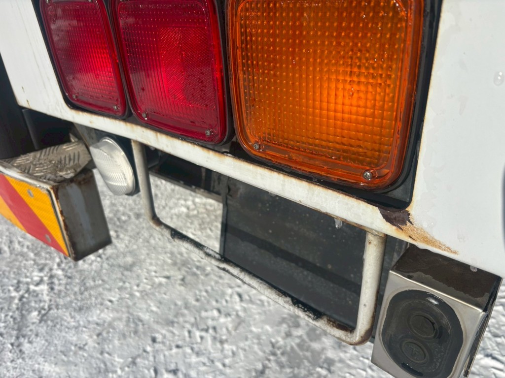 運転席側リヤレールに曲がりあります。|いすゞ ギガ LKG-CYJ77Aの写真25