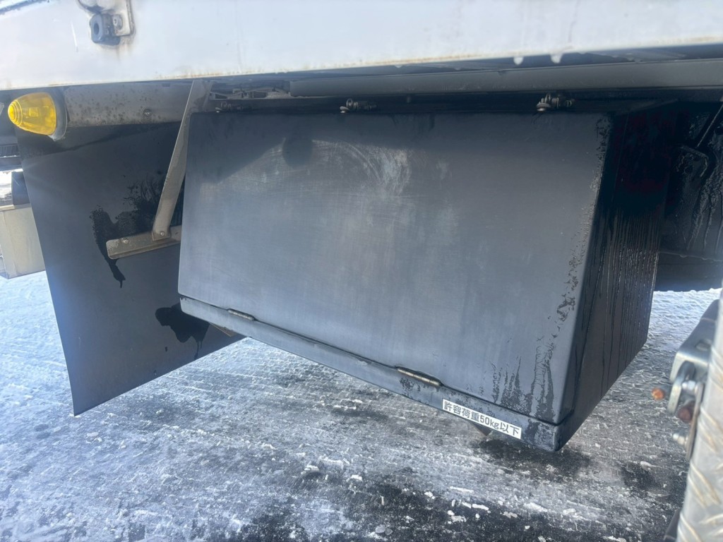 運転席側後方に工具箱が付いています。|いすゞ ギガ LKG-CYJ77Aの写真28