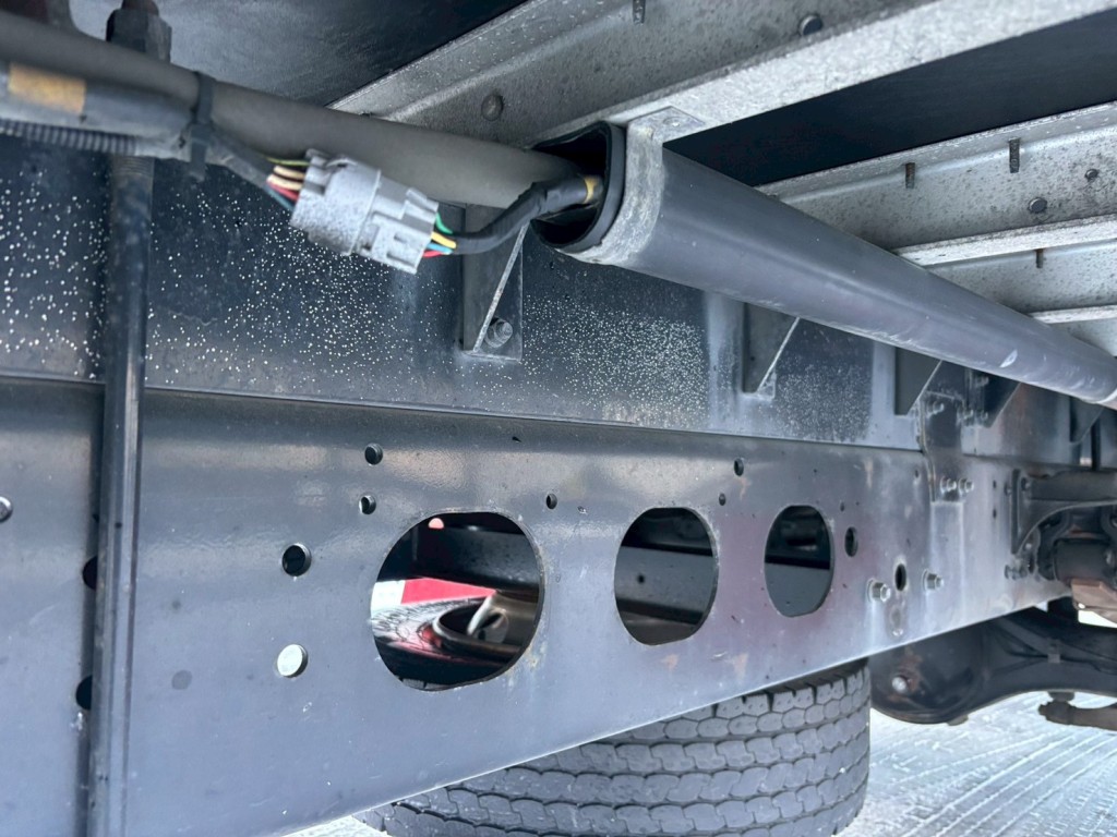 シャーシとネタの状態です。|三菱 ファイター PDG-FK61F(2WD)の写真6