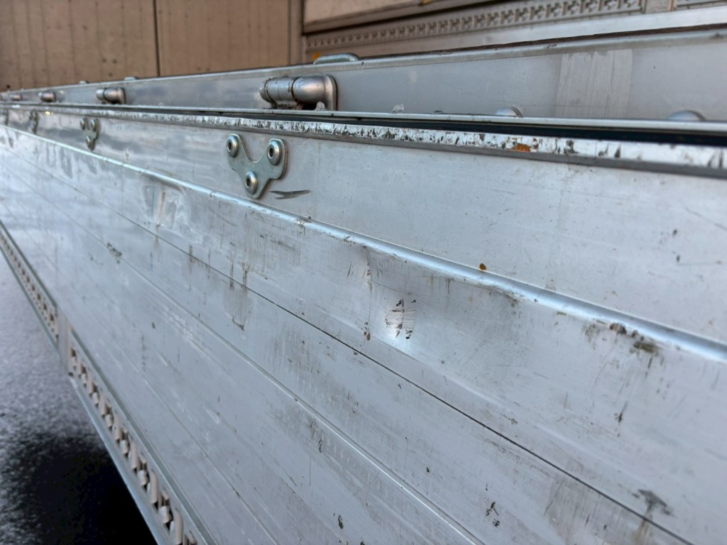 運転席側アオリ内側にヘコミ傷あります。|三菱 ファイター PDG-FK61F(2WD)の写真17