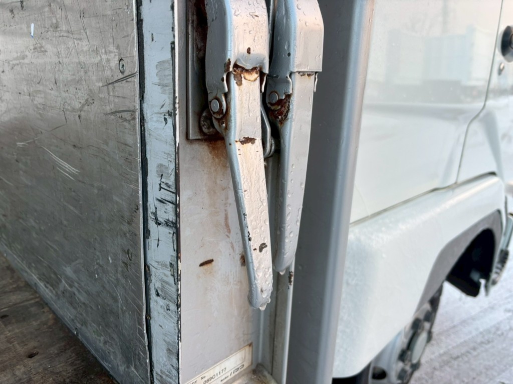 運転席側レバー曲がりあります。|三菱 ファイター PDG-FK61F(2WD)の写真21