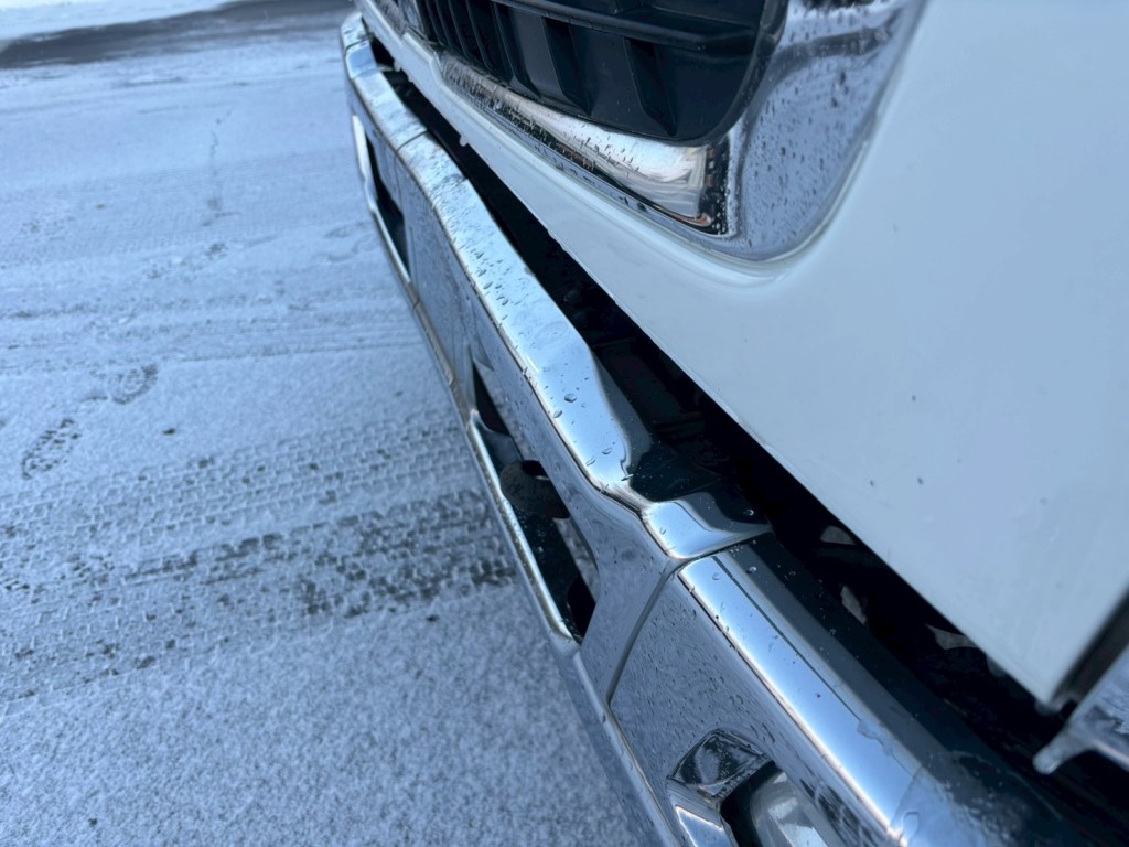 フロントバンパーへこみあります。|三菱 ファイター PDG-FK61F(2WD)の写真24