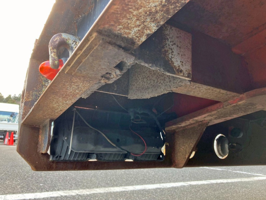 運転席側後方に補助脚取り外し跡があります。|トレールモービル  PLR429ABの写真25