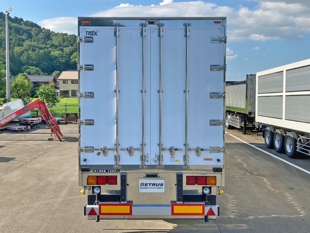 リヤ蝶番・ハンマーロック・キャッチ・テールランプ周りはステンレス製です。|トレクス  PFB34118の写真9