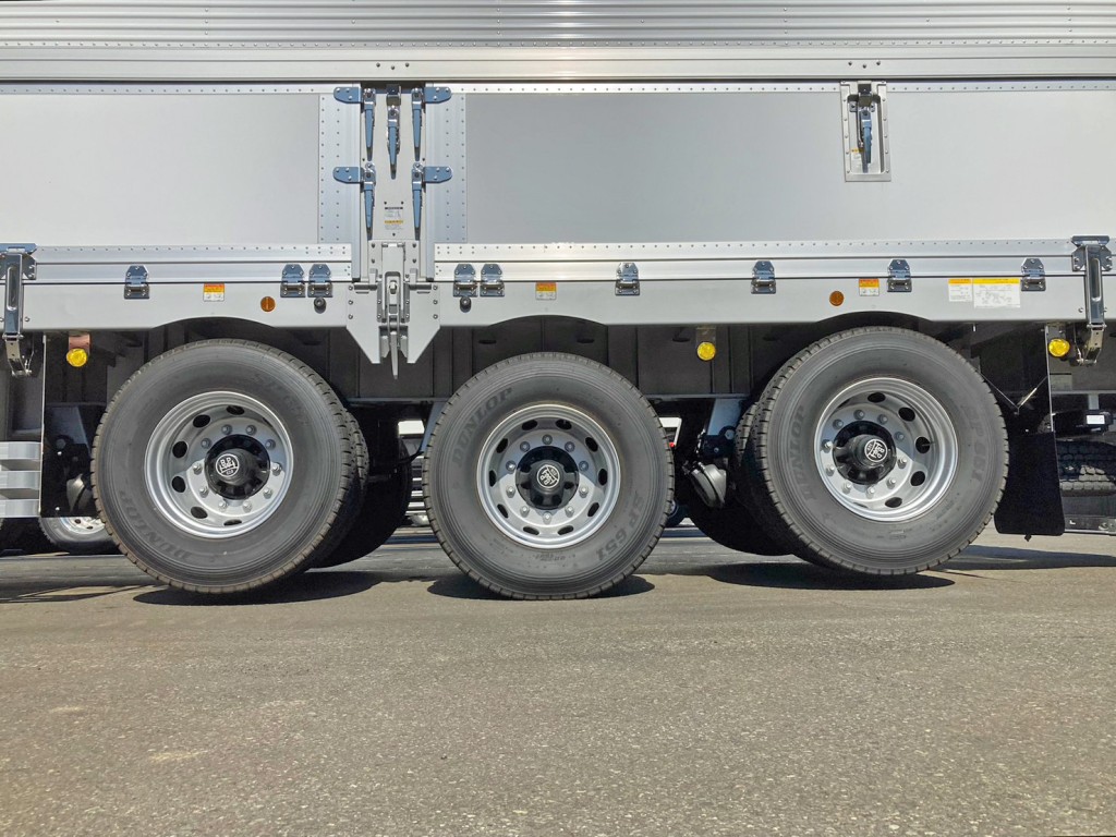 リフトアクスル機能付きです。(1・3軸目がリフトアップします)|トレクス  PFB34118の写真15