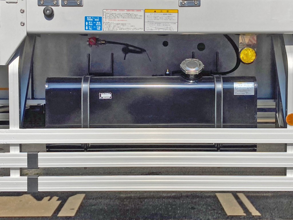 燃料タンクは210Lです。|トレクス  PFB34118の写真25