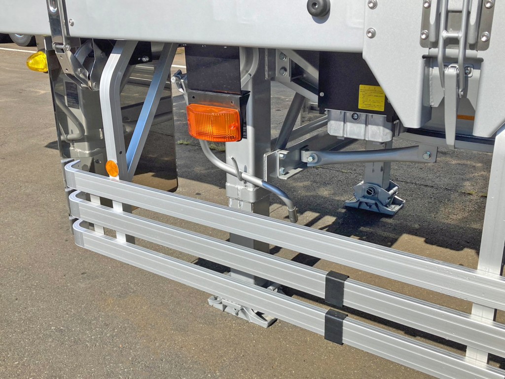 脚は手動式です。|トレクス  PFB34118の写真31