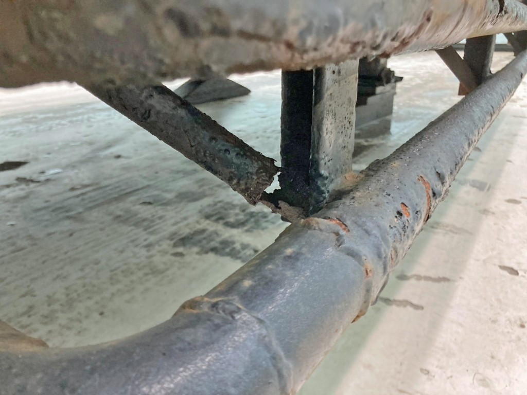 運転席側サイドバンパーステーに腐食・欠損があります。|東急 TL201-102の写真25