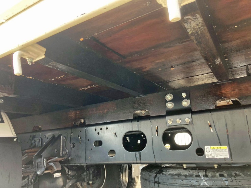 シャーシとネタの状態です。(縦ネタ・横ネタは木製です)|いすゞ フォワード 2PG-FRR90S2(2WD)の写真6