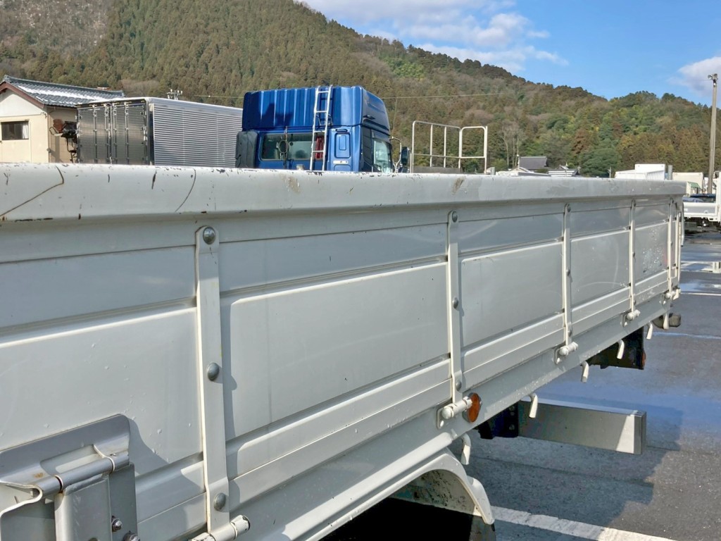 助手席側アオリ上部にキズ・サビがあります。|いすゞ フォワード 2PG-FRR90S2(2WD)の写真17