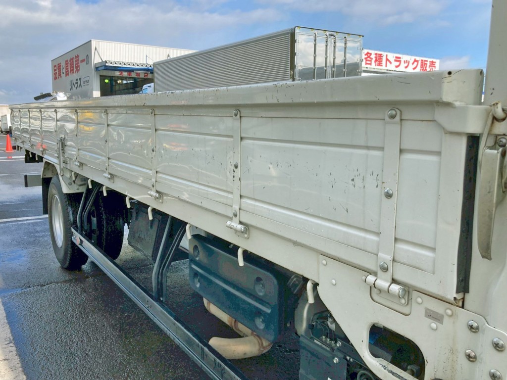 運転席側アオリの所々にキズ・サビがあります。(前方)|いすゞ フォワード 2PG-FRR90S2(2WD)の写真20