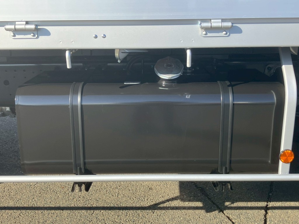 燃料タンクは200Lです。|日野 レンジャー 2PG-FD2ABA(2WD)の写真10