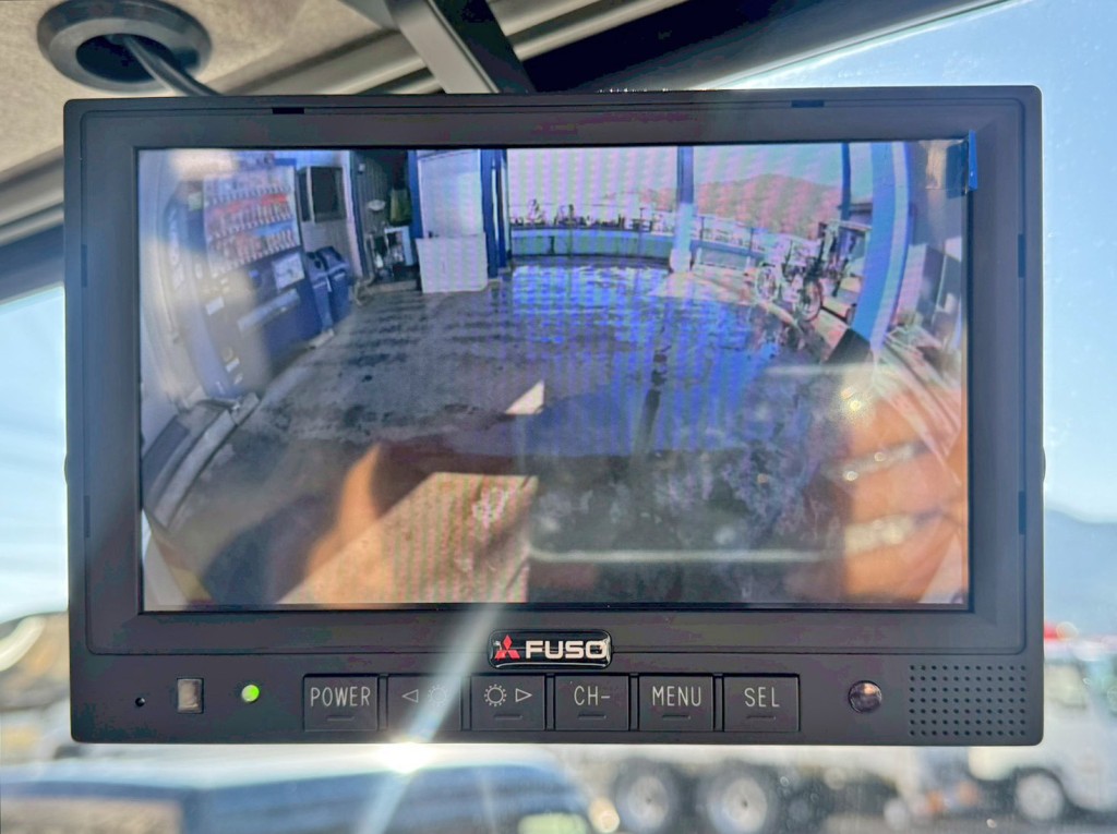 液晶バックモニター付きです。|三菱 ファイター 2KG-FK62F(2WD)の写真14