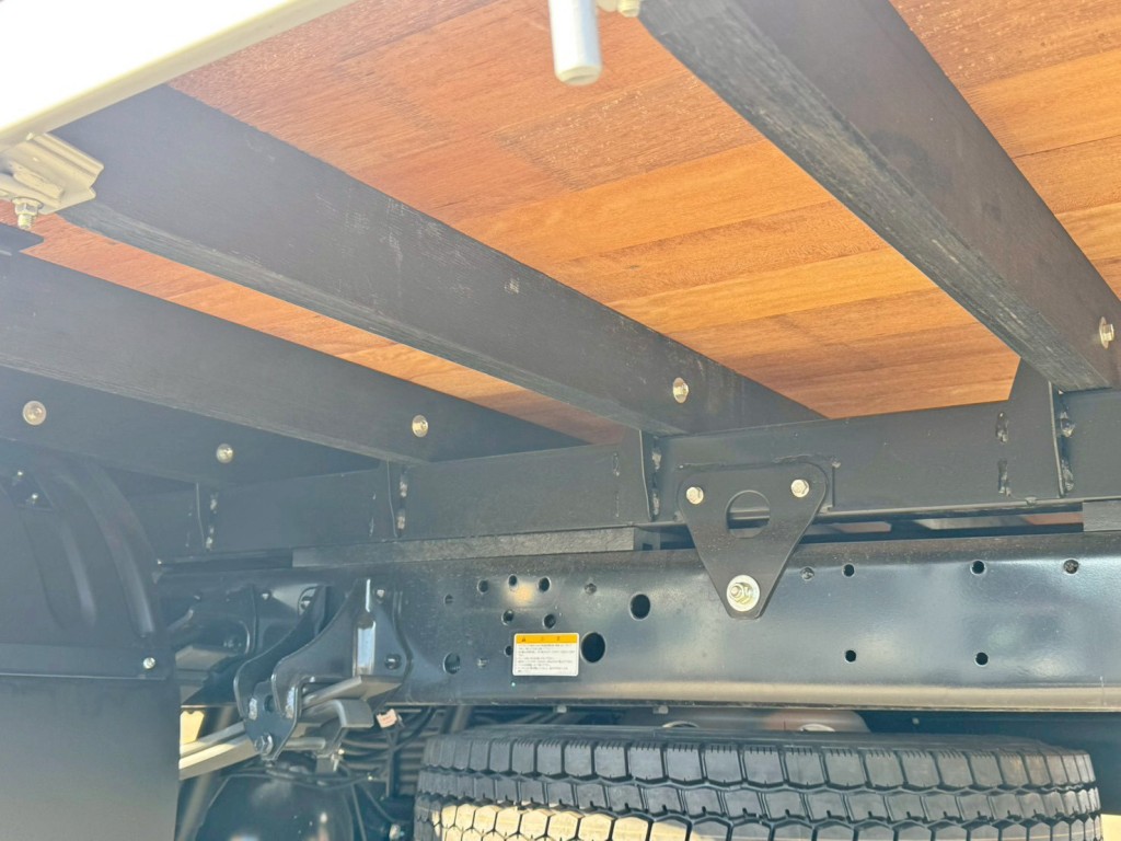 シャーシとネタの状態です。（縦ネタ鉄製・横ネタ木製です）|日野 レンジャー 2PG-FD2ABA(2WD)の写真6