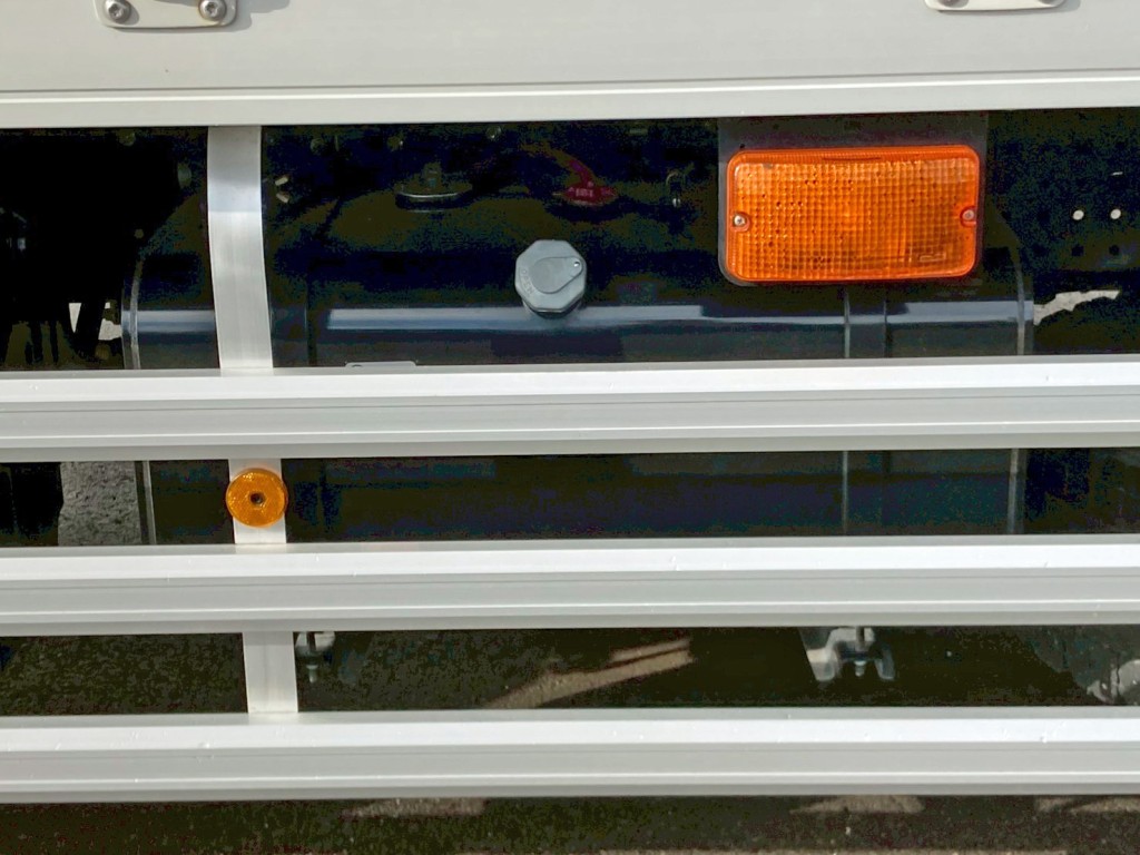 燃料タンクは100Lです。|いすゞ フォワード 2RG-FTR90V4の写真14