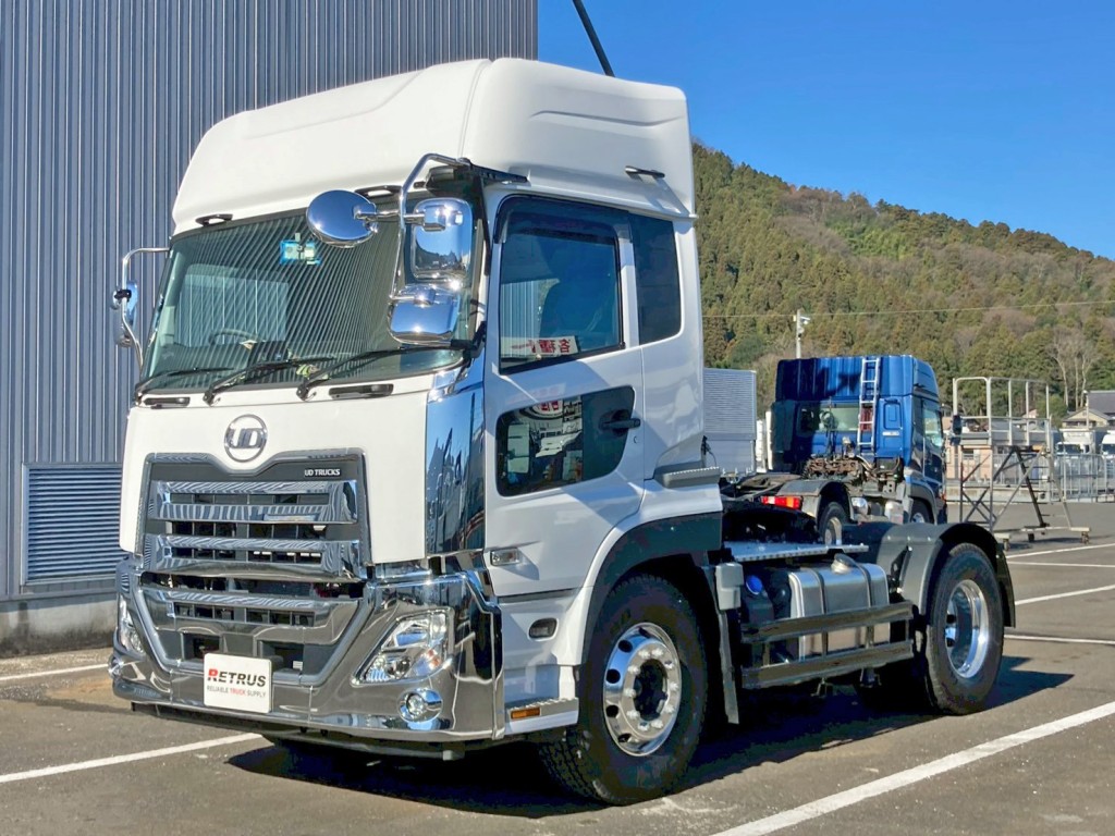 フロント周り、メッキパーツで飾っています。|UDトラックス  2RG-GK5DABの写真1