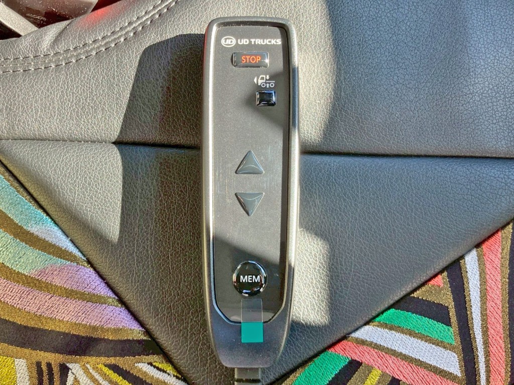 エアサスのコントローラーです。|UDトラックス  2RG-GK5DABの写真16