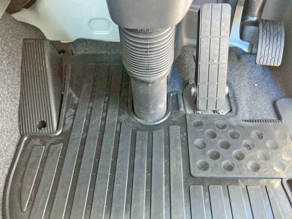 2ペダル仕様です。|UDトラックス  2RG-GK5DABの写真18