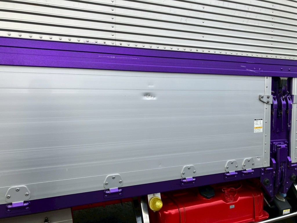 助手席側アオリにキズ・ヘコミがあります。|三菱 ファイター 2KG-FK65F(2WD)の写真24