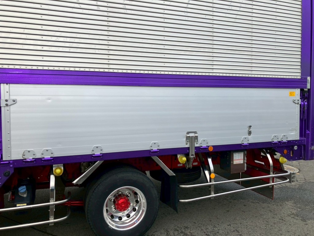 助手席側アオリにキズ・ヘコミがあります。|三菱 ファイター 2KG-FK65F(2WD)の写真25